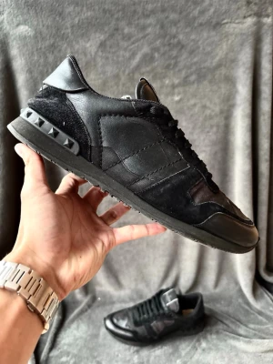 Valentino rockrunner skor - Orginalstorlek: 43 fråga om innermått vid osäkerhet | ingår: endast skorna