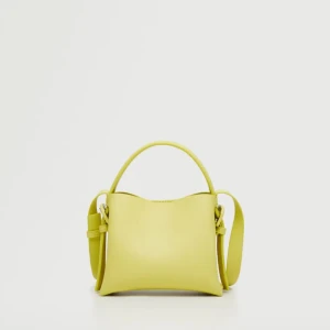 Gul handväska i skinn med axelrem - Trendig gul handväska i skinn med både handtag och justerbar axelrem. Väskan har en stilren, boxig form och magnetknäppning. Perfekt för dig som vill ha en färgklick till din outfit. Mango, Crossbody Mini Bag