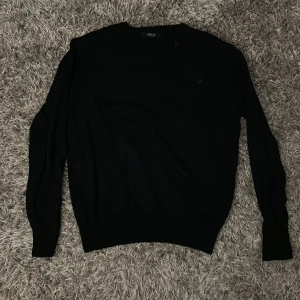 Replay tröja  - Riktigt snygg blå replay tröja som ser helt ny ut, är storlek L men sitter som M , hör av dig vid frågor!!! priset kan diskuteras!!