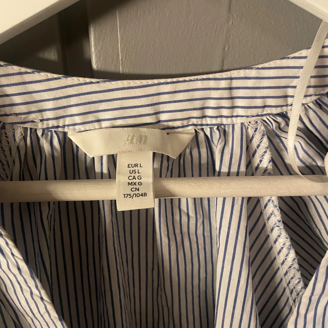 Randig blåvit skjorta från H&M - 1