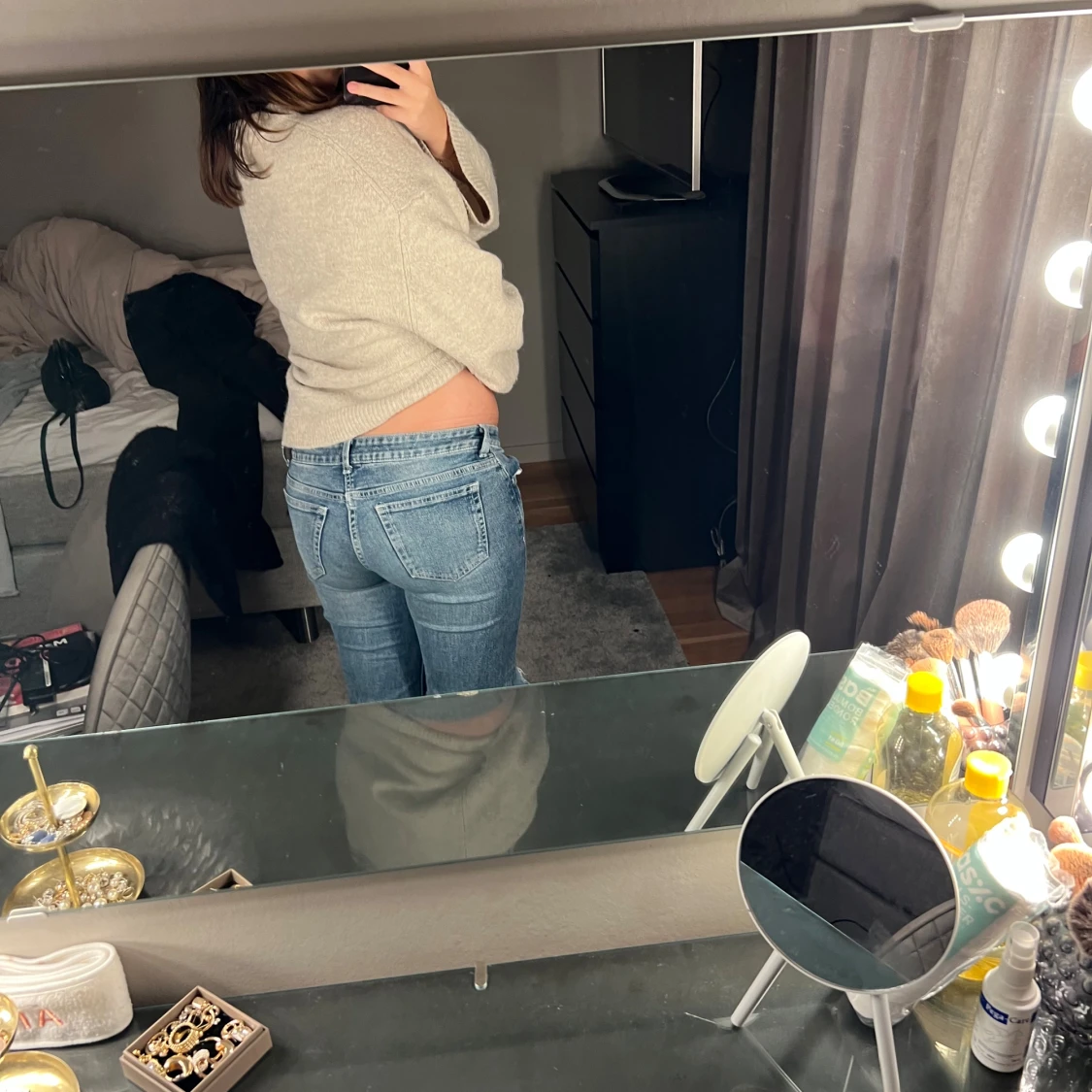 Bootcut jeans med hål  - 1