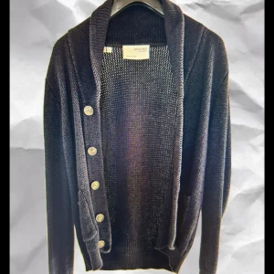 Cardigan  - BLÅ stickad CARDIGAN från Selected Homme!😄 Den är i bra skick och har inga defekter‼️Vid frågor är det bara att hojta till!📲📩