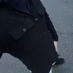 Jack & Jones jacka - Säljer nu min Jack & Jones jacka som bara använts 3-4 gånger. Skicket är 10/10. Den är storlek S men passar bra på M med då den är lite större i storleken