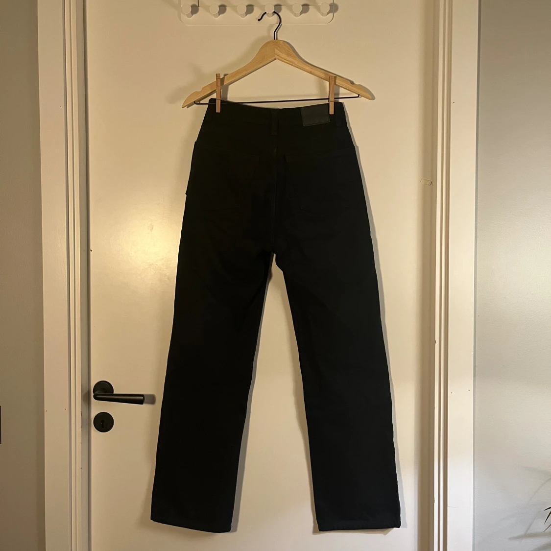 Svarta Weekday Rowe jeans W24 L30 - 1