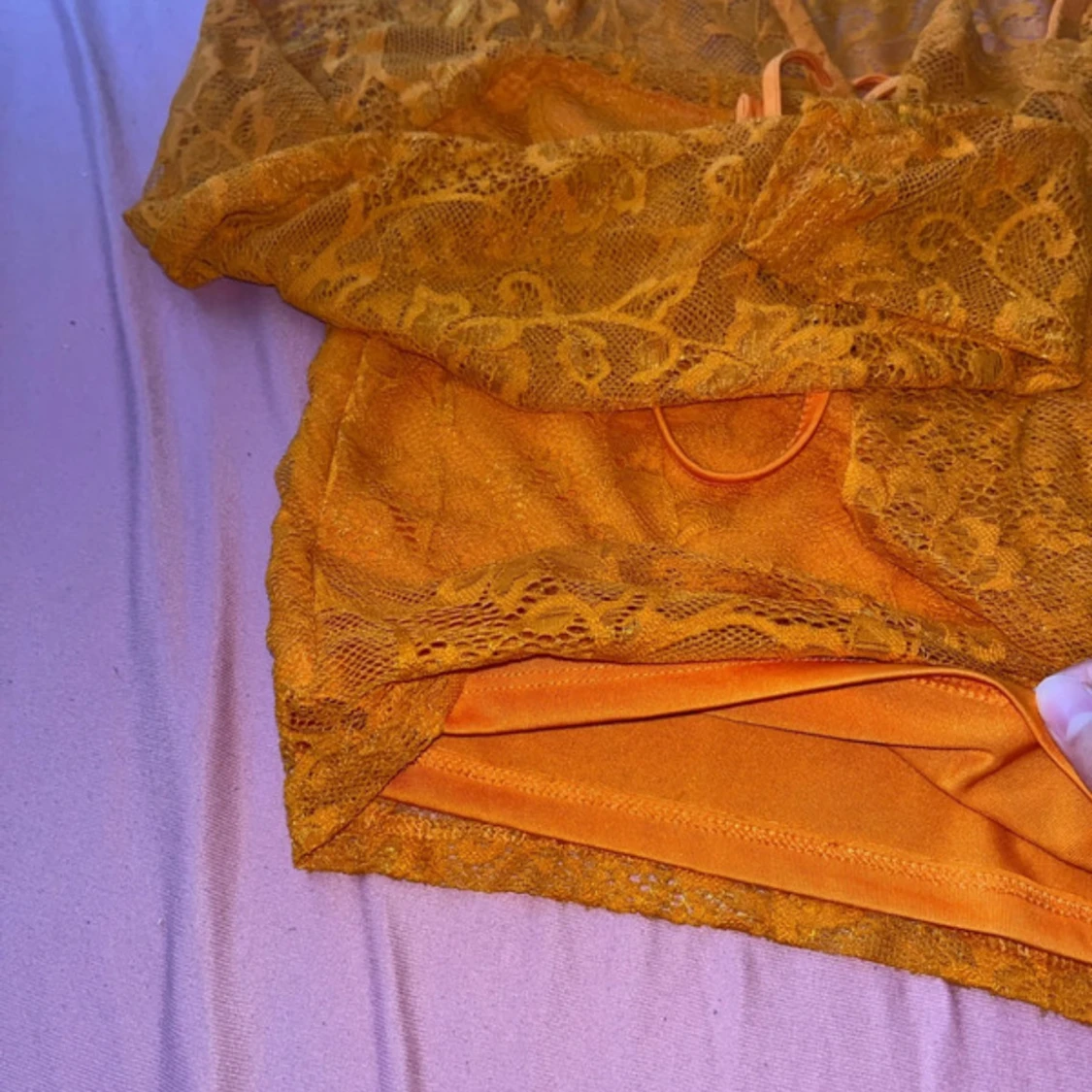 Gul spetsblus med snörning - 1