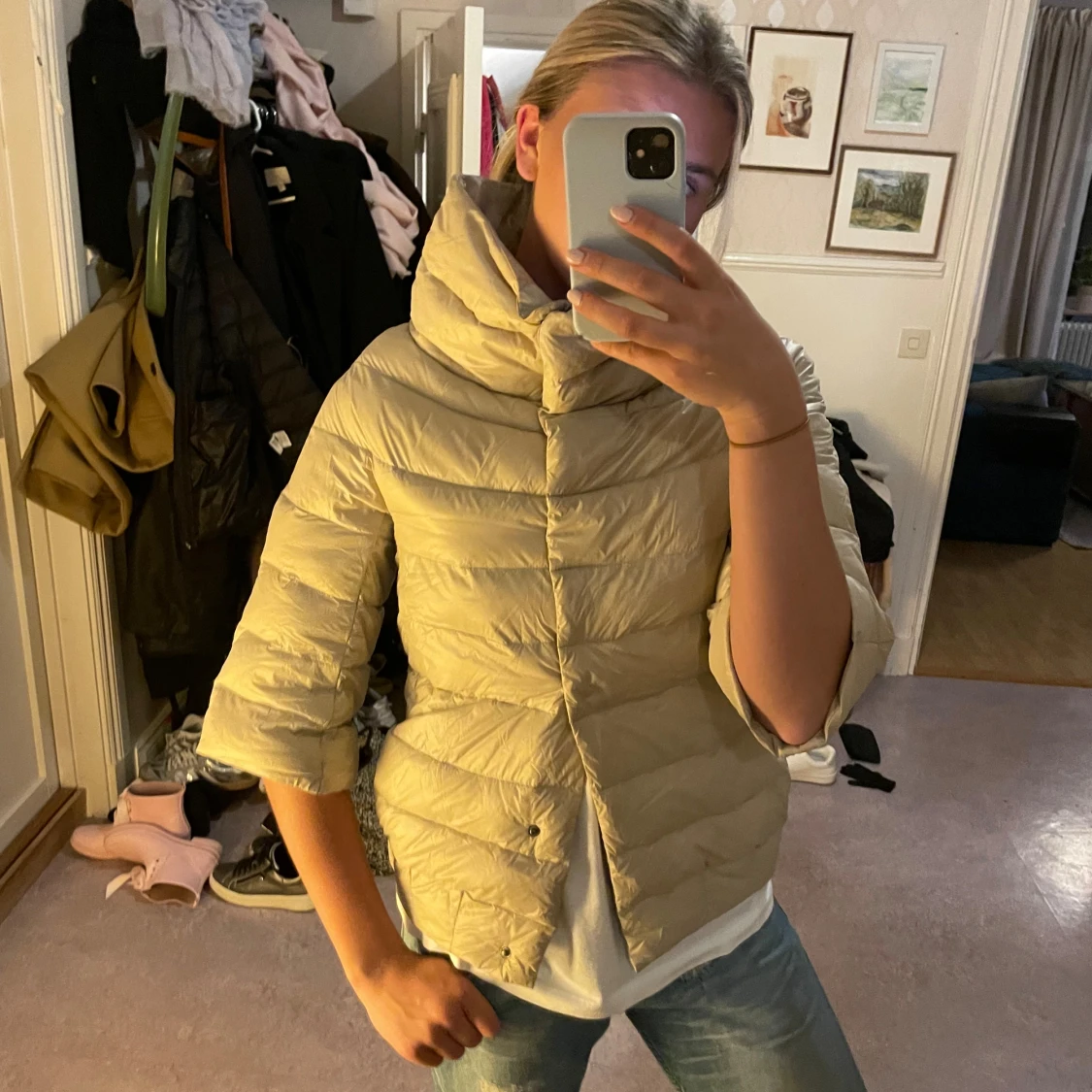 Beige pufferjacka med stor krage - 4