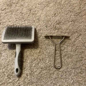 Hårskrapa - Hårskrapor till hund. Tar bort underull. 