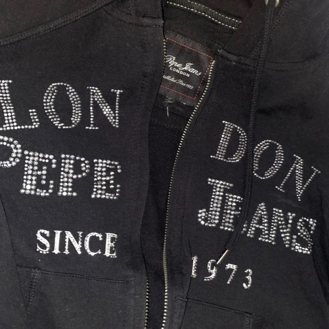 Svart hoodie från Pepe Jeans London - 1