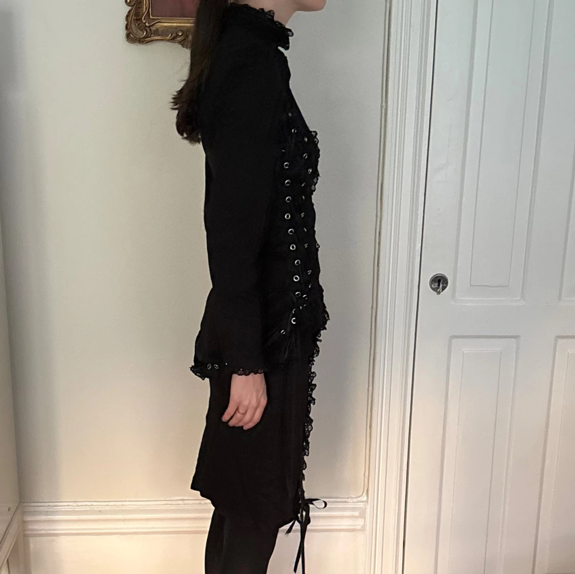 Svart kostym med snörning - 3