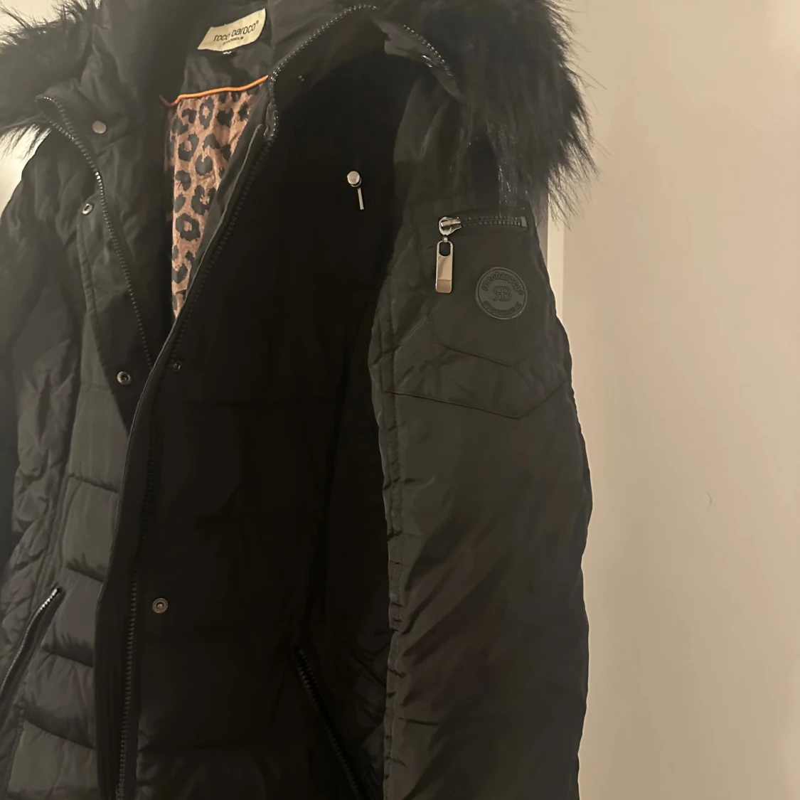 Svart lång pufferjacka Roco Baroco - 4