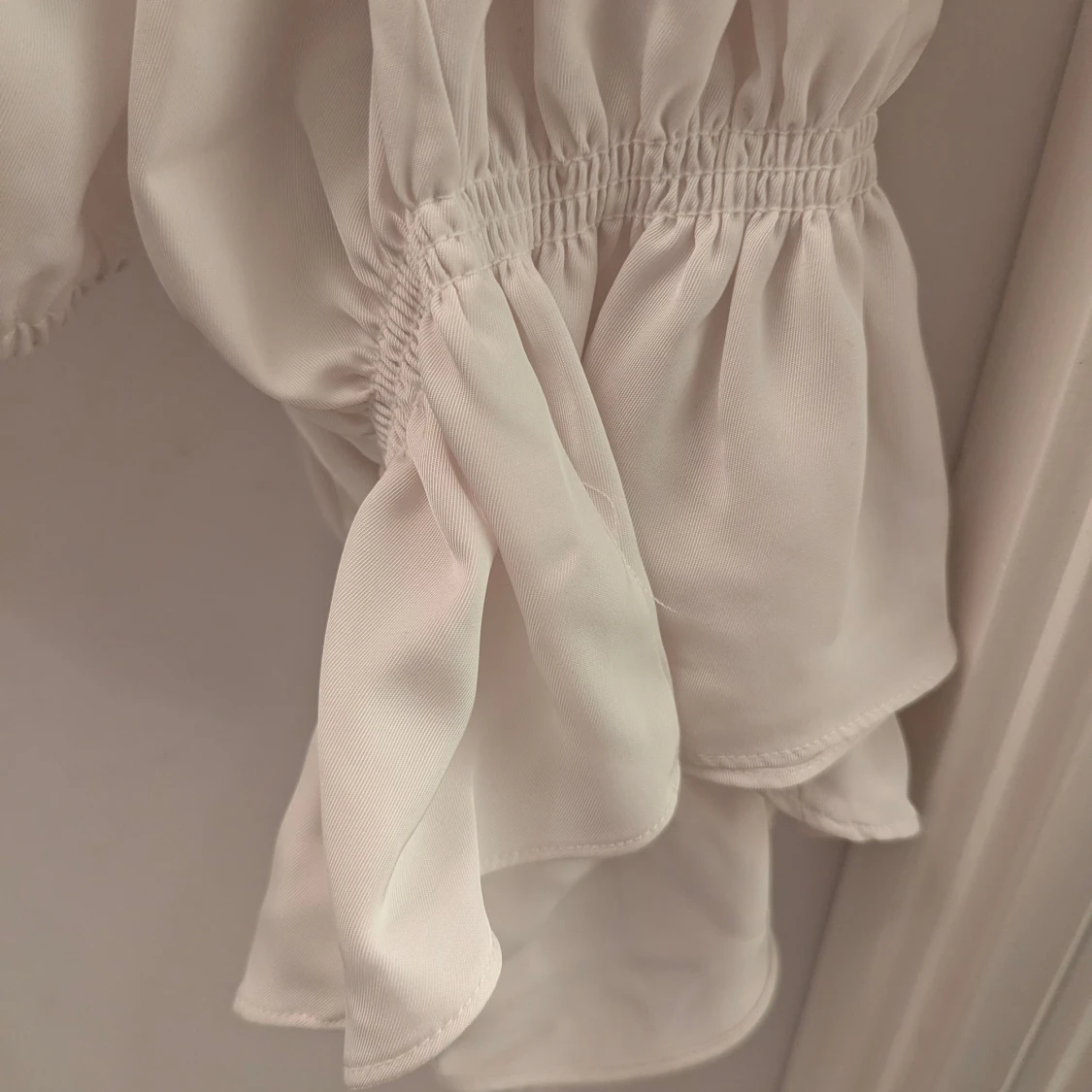 Vit blus med vida ärmar - 3