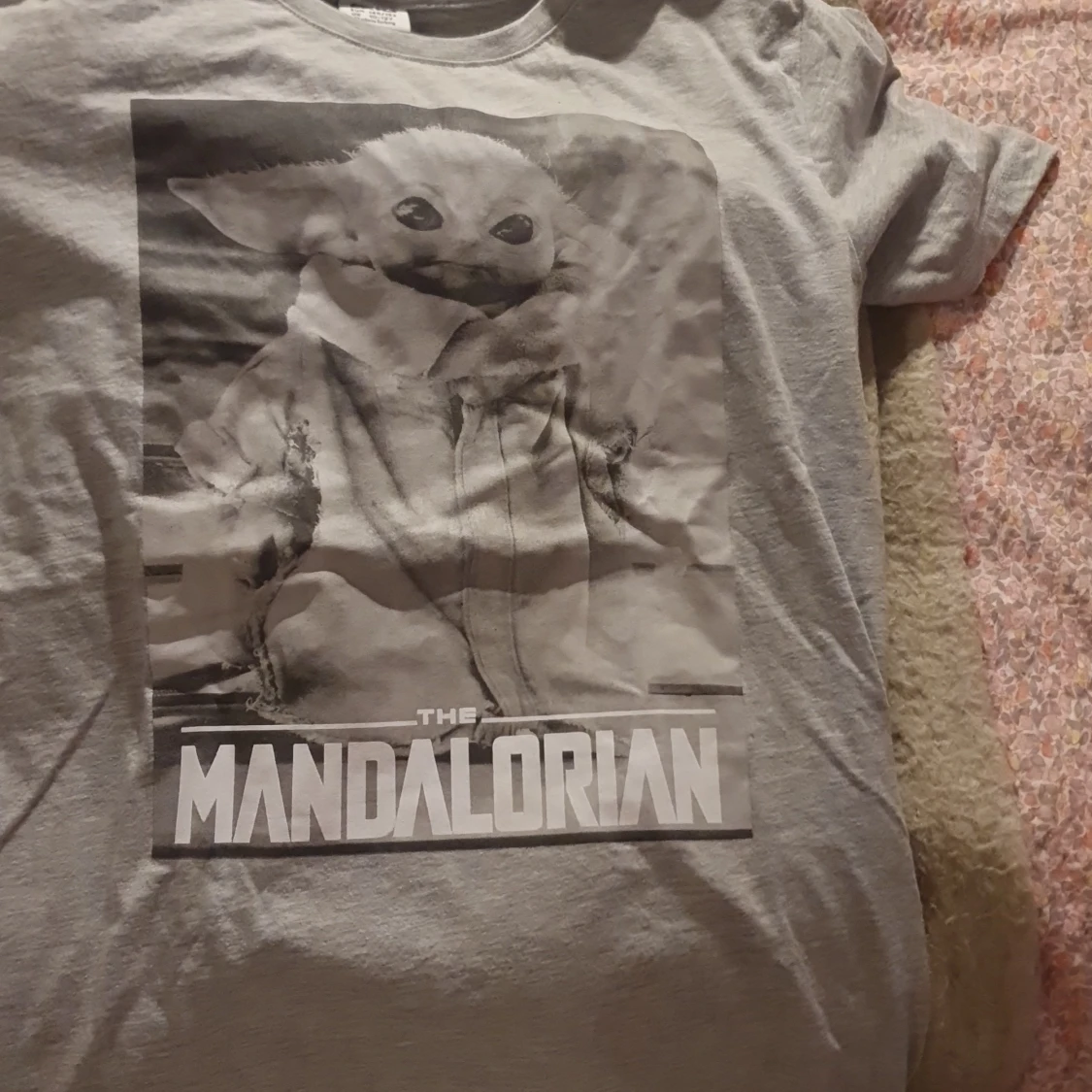 Grå Star Wars Mandalorian t-shirt