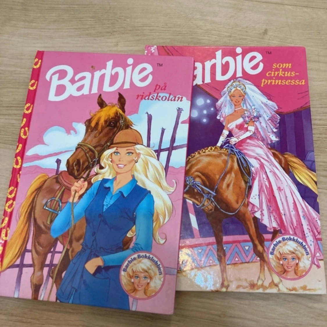 Barbie på ridskolan / Barbie som cirkusprinsessa