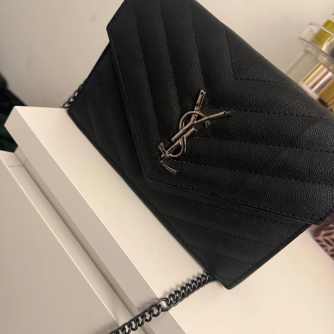 Svart YSL kuvertväska i skinn