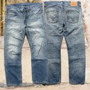 Levis 506 - Tjena! Säljer dessa riktigt feta Levis 506 jeansen, byxorna är i fint skick men har en lagning som syns på bild 3, W34/L32, Midja-46/ Längd-100,5/ Benöppning-18, Hör av dig vid funderingar!🙌