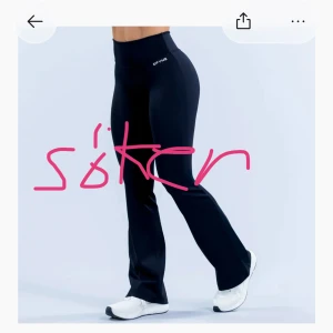 Söker dfyne utsvängda byxor - Skriv om du har i S eller M