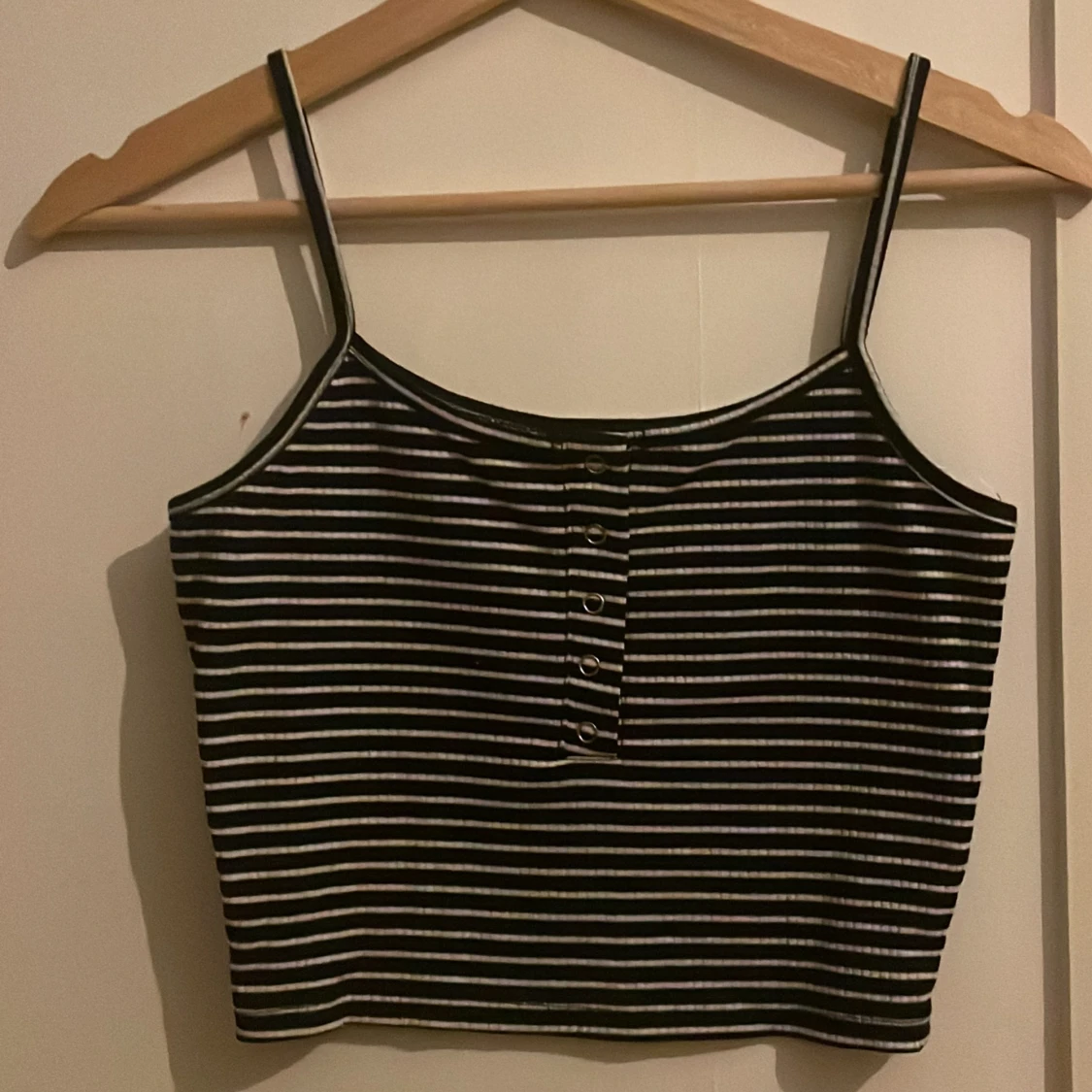 Svartvit randig croppad linnetopp