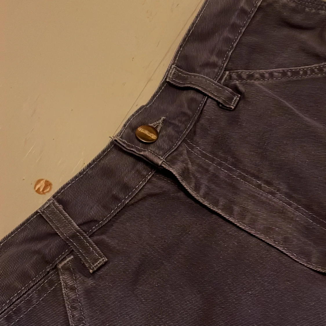 Mörkgrå cargobyxor från Carhartt - 1