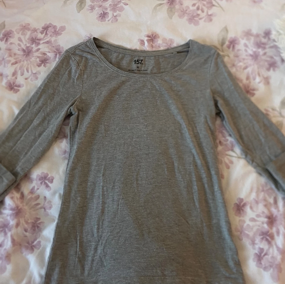 Grå långärmad tröja