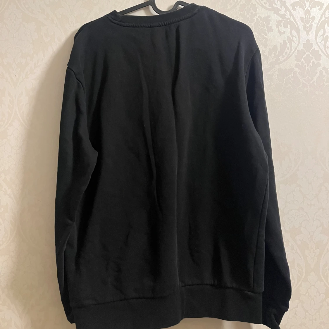 Svart sweatshirt TRIPPIN från DIVIDED - 3