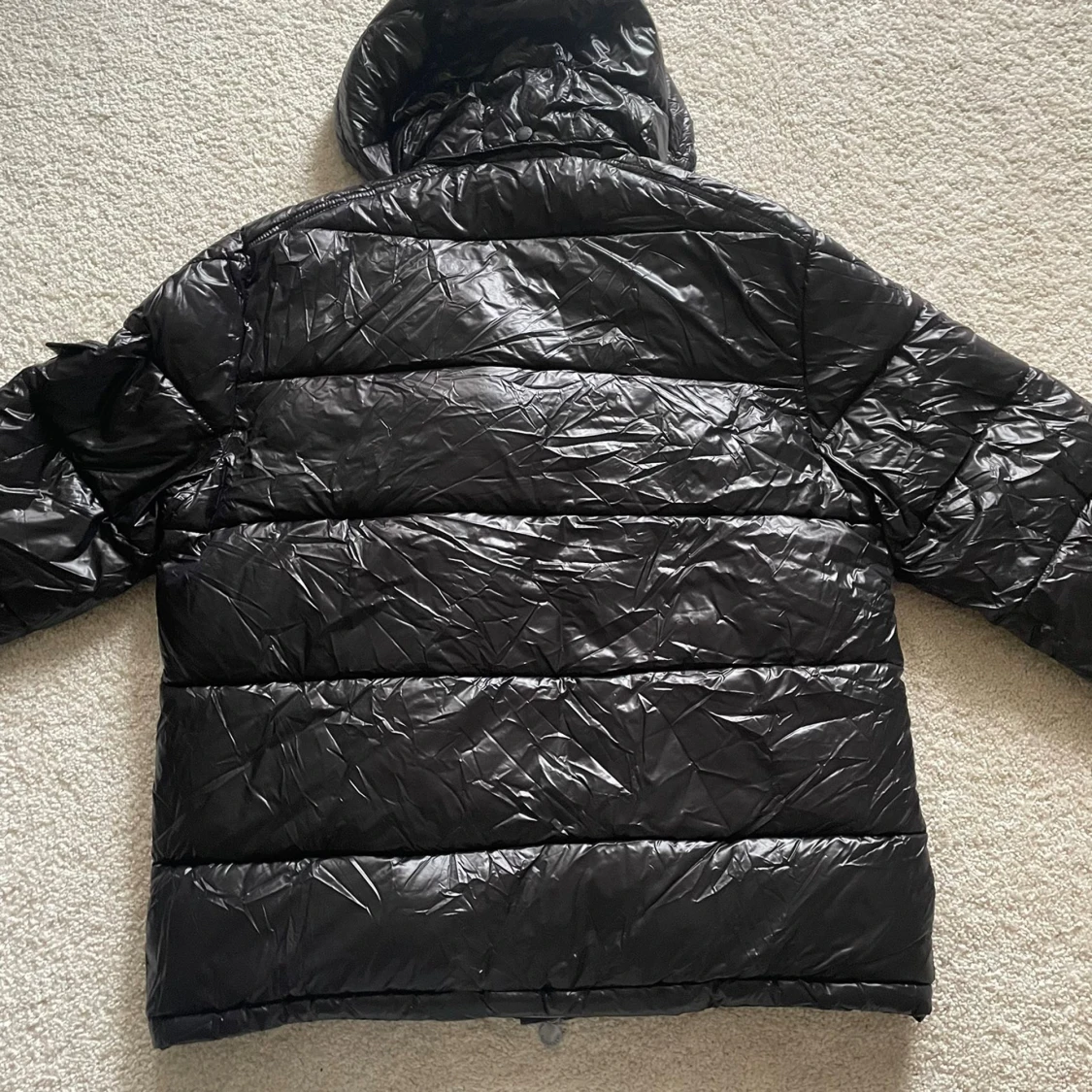 Svart Moncler pufferjacka med huva - 1