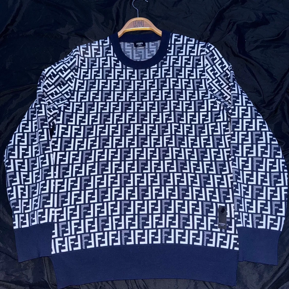Blåvit stickad Fendi tröja