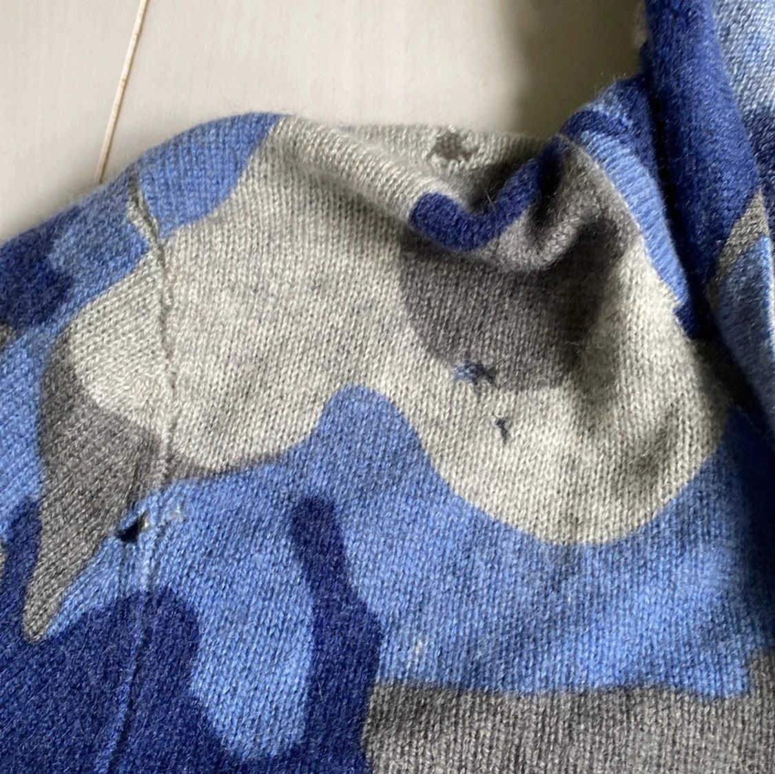 Blå camo kashmir hoodie från Kier & J - 93