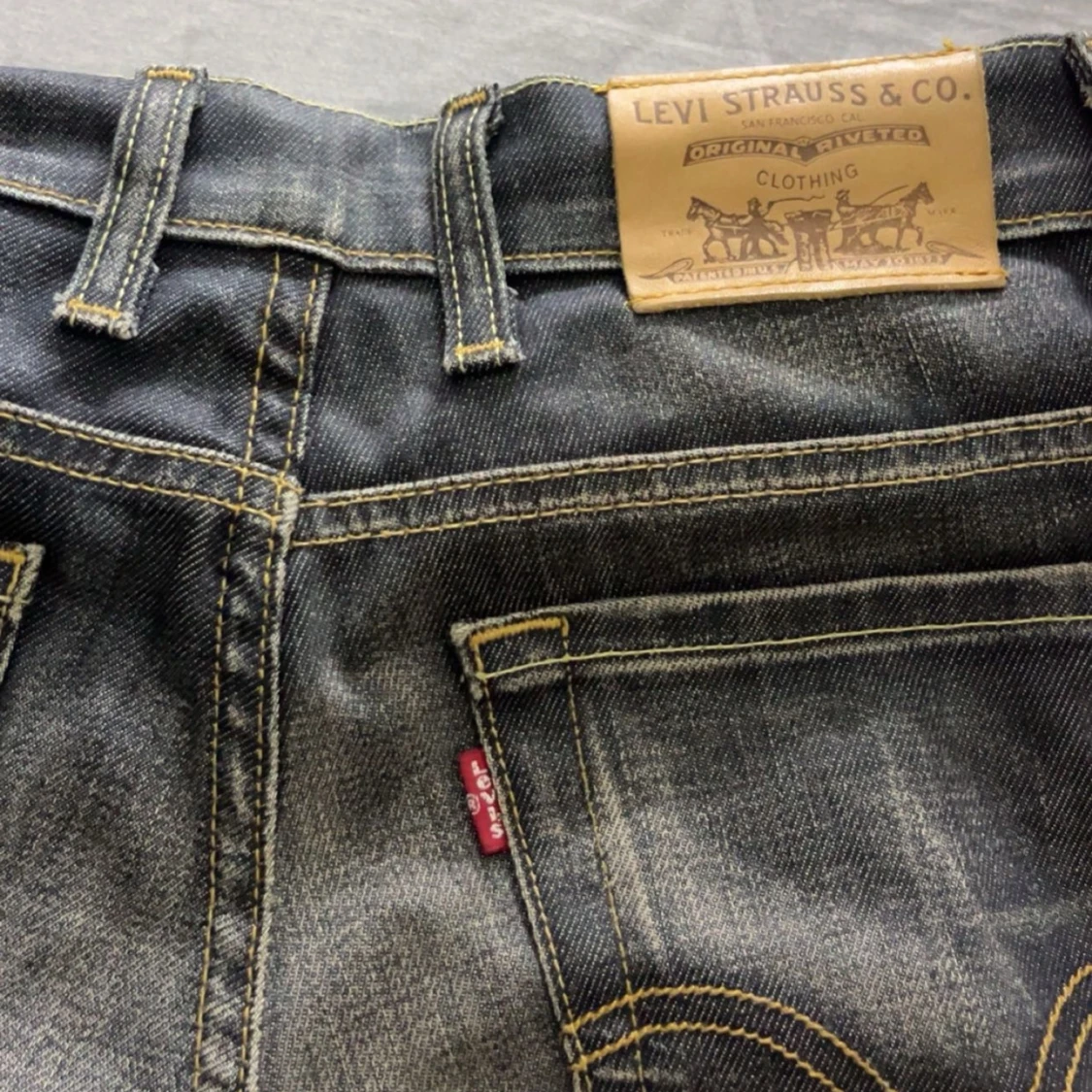 Levi's 501 svarta jeans med slitningar - 3