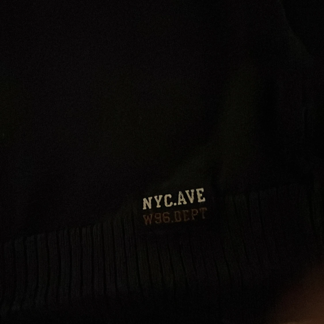 Svart långärmad tröja NYC.AVE - 1