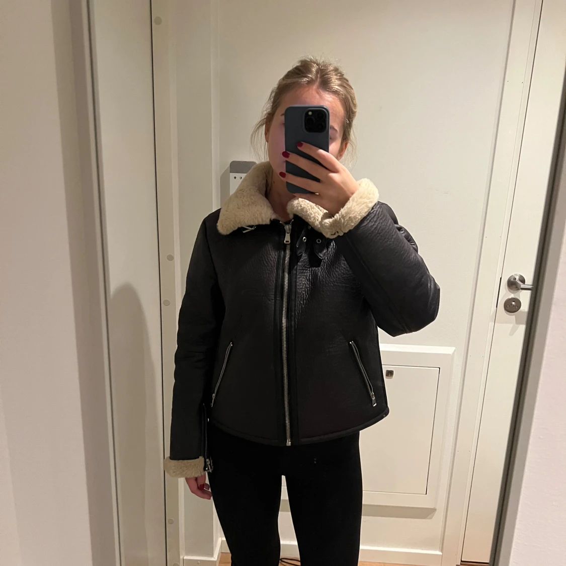 Svart pälsjacka från NA-KD - 2