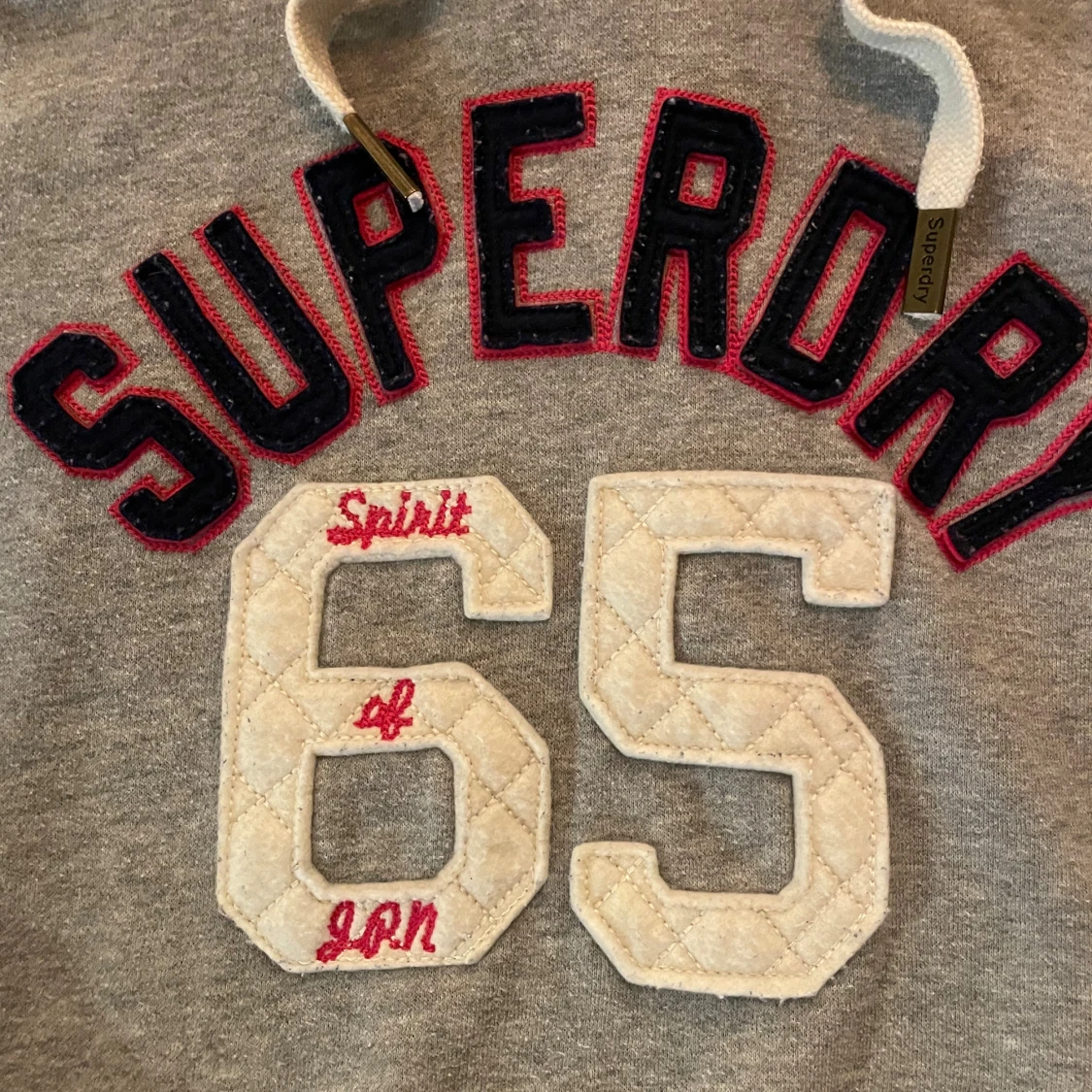 Grå Superdry hoodie med teddyfoder - 1