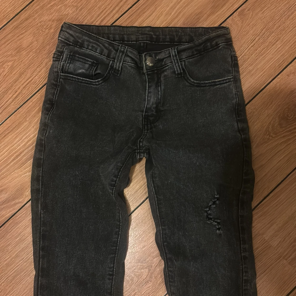 Mörk grå jeans  - 1