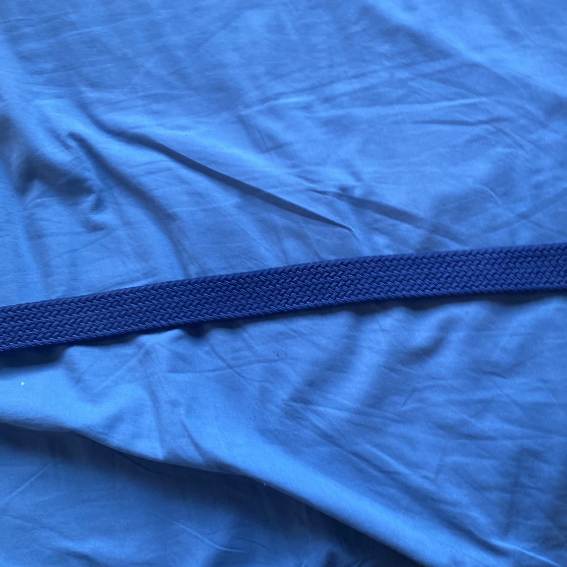 Mörkblått flätat bälte med skinn - 2