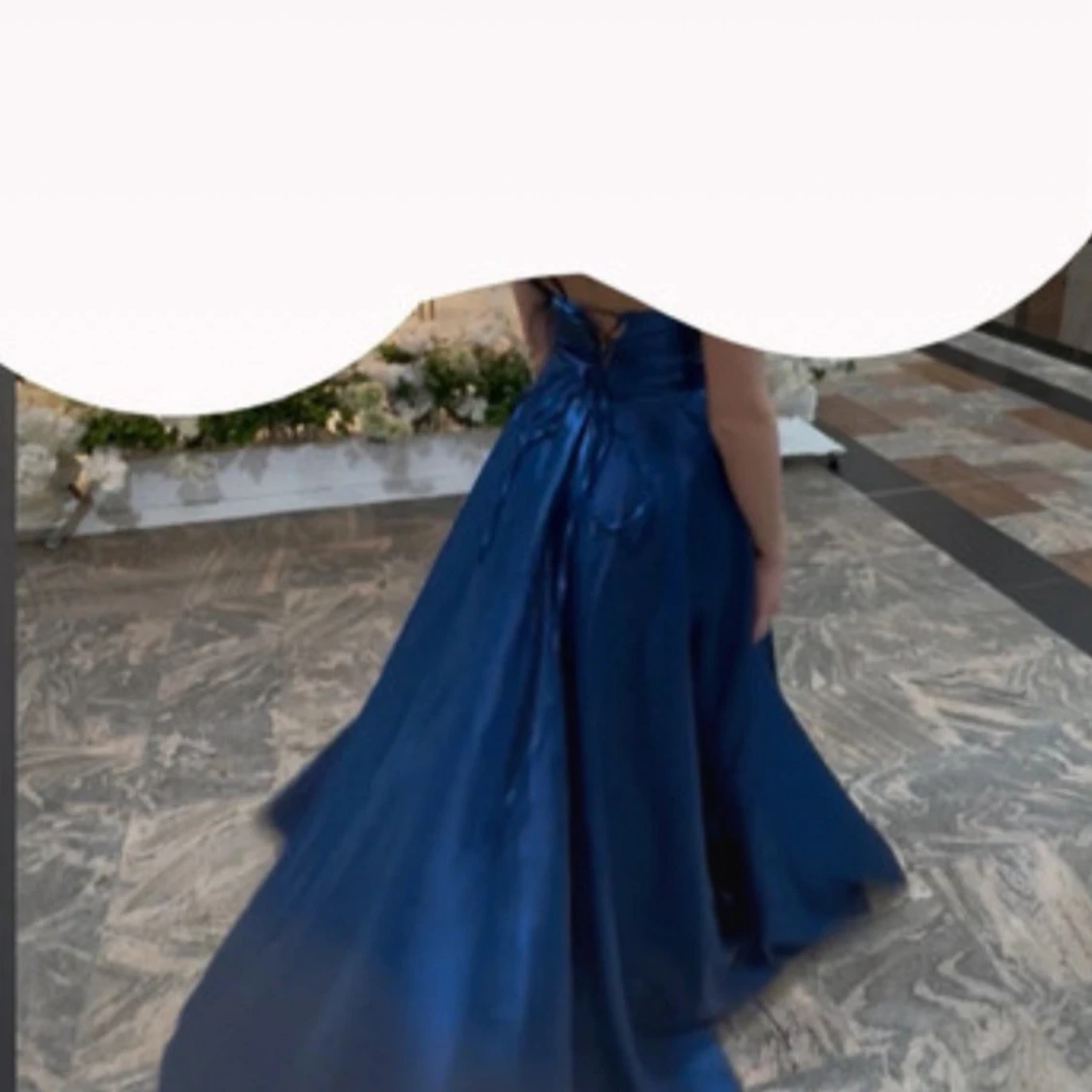 Marinblå långklänning med slits - 1