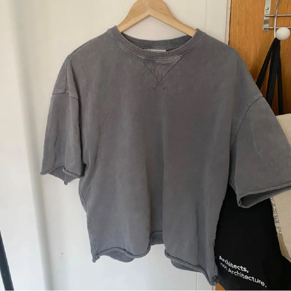 Oversized grå t-shirt från Zara - 3