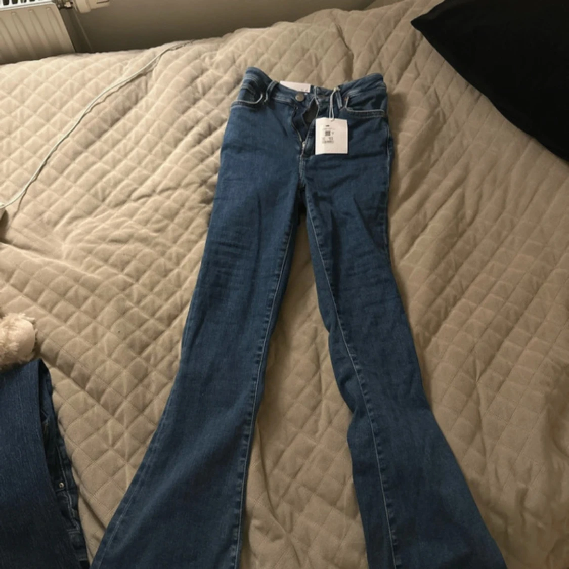 Blå bootcut jeans från AWARE