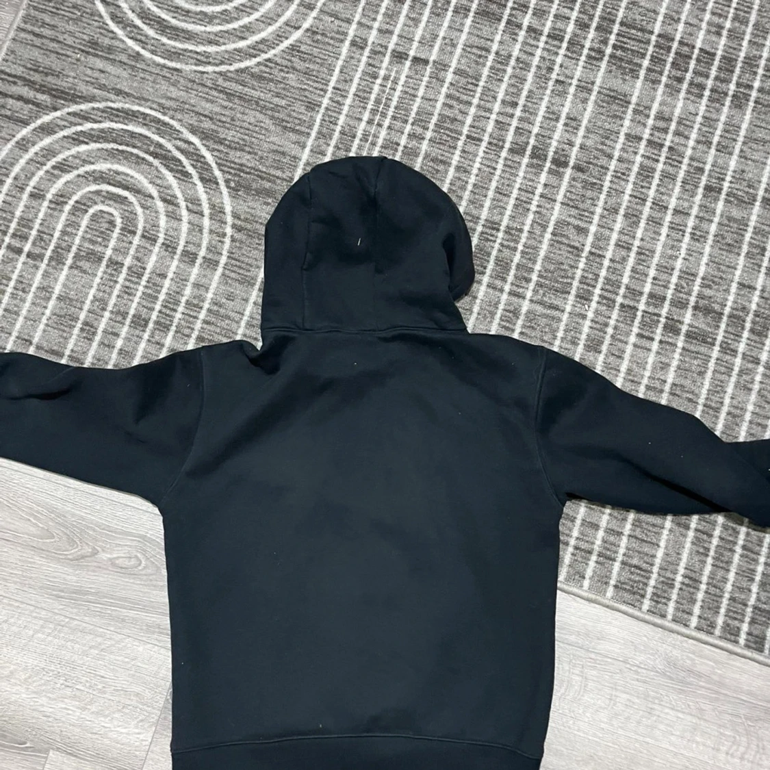 Svart Nike hoodie med vit snörning - 1