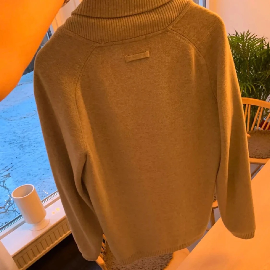 Grå kofta med dubbelknäppning - 2