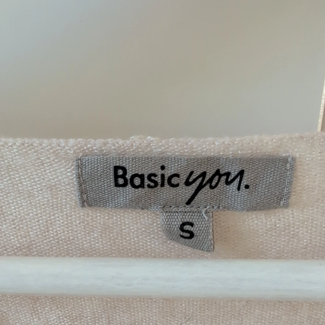 Beige v-ringad tröja Basic You S - 1