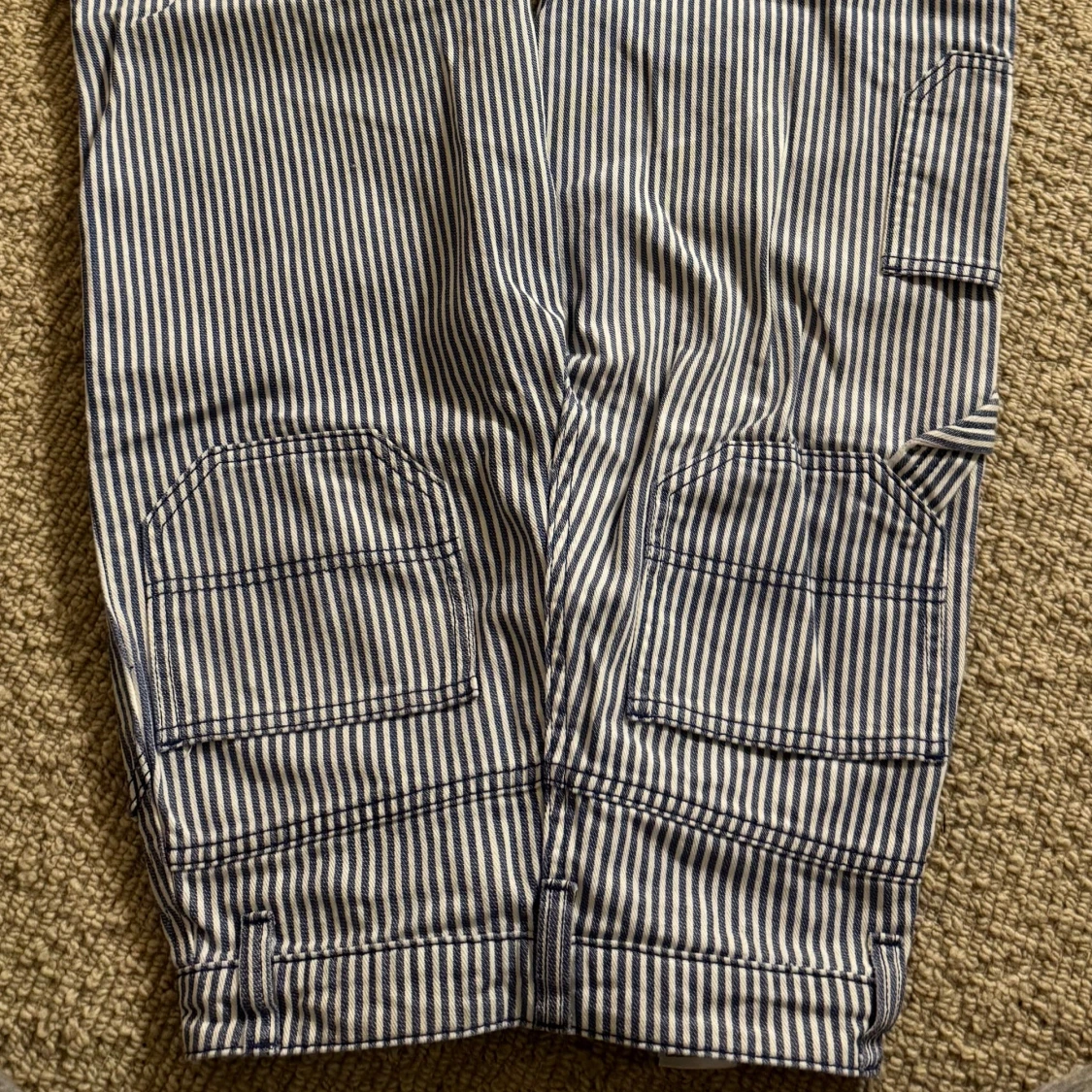 Randiga cargopants från H&M, blå/vit - 1