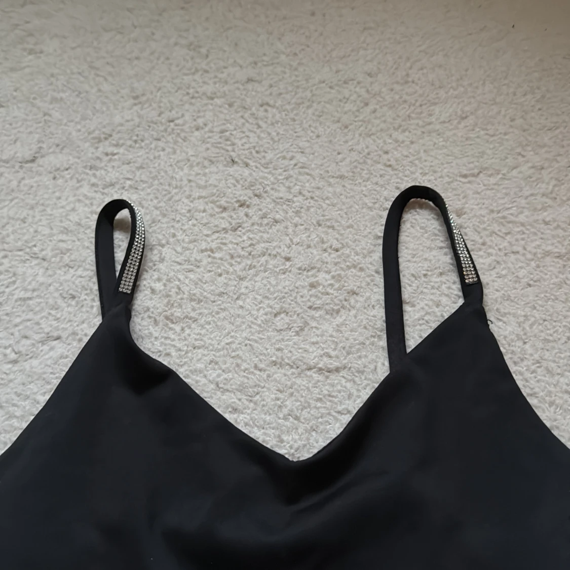 Svart linnetopp med strassband - 1