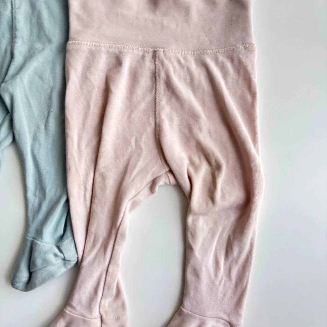 Två byxor med fot - 1