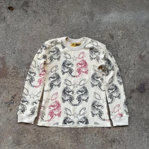 Beige långärmad tröja Cortez Guerillaz - Beige långärmad tröja från Cortez Guerillaz. Aldrig använd och är i helt nytt skick priset går att diskuteras!