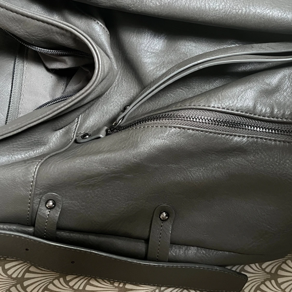 Grå axelväska från KappAhl - 1