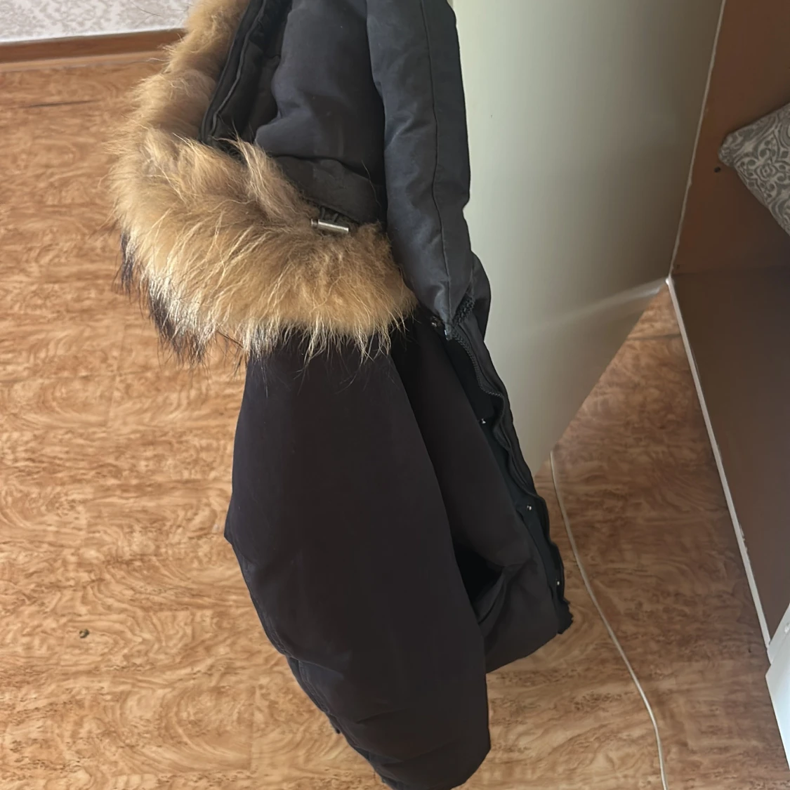 Svart parkas från Hollies med äkta päls  - 1