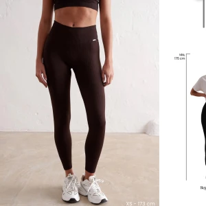 Ribbade bruna leggings Aim'n - Helt nya ribbade leggings från Aim'n med hög midja och tight passform. Finns ingen prislapp kvar, har bara legat i min garderob utan användning så dom är helt nya. Petite längd, passar någon som är lite kortare. Nyspris 599:-