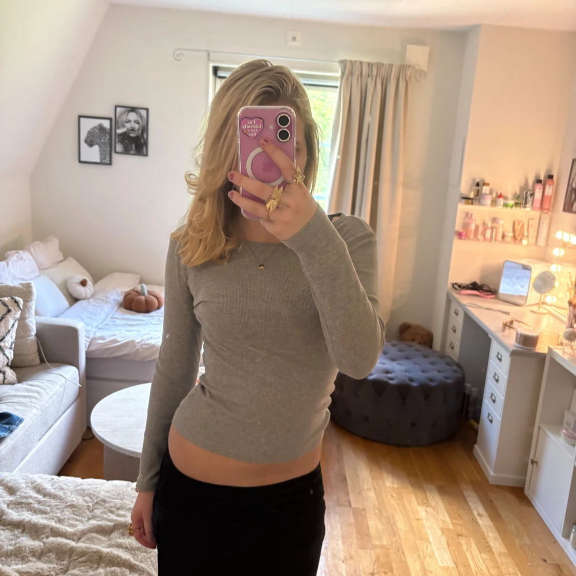 Grå ribbad långärmad topp