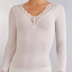 Intimissimi tröja - Vit Intimissimi tröja knappast använd 