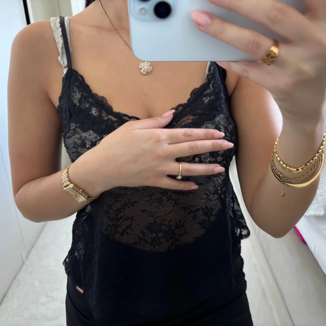 Svart spetsig linnetopp med tunna band - 1