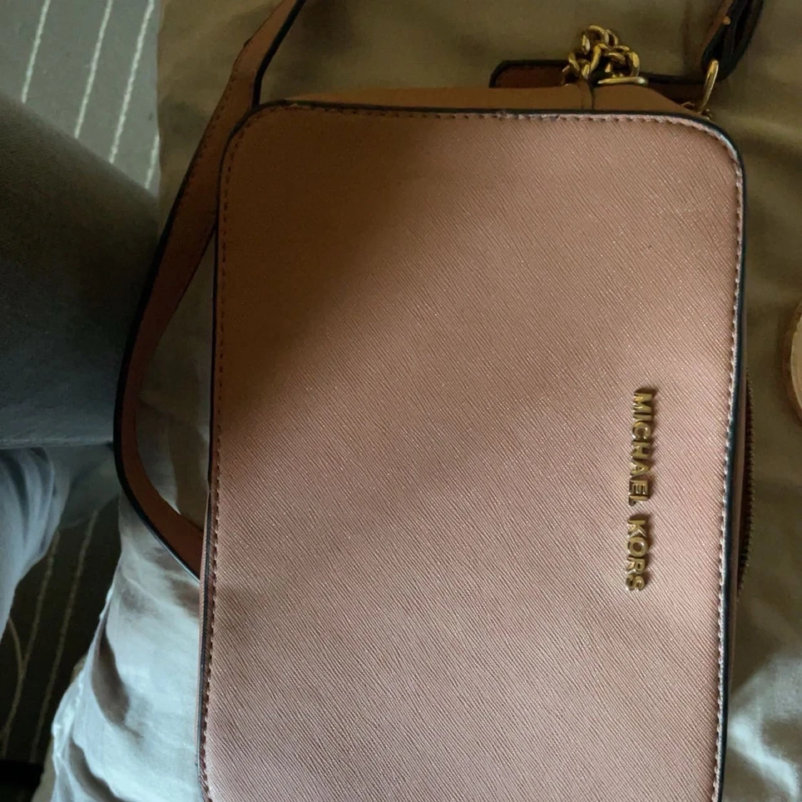 Rosa axelväska från Michael Kors - 2